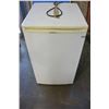 Image 1 : WHITE GOLDSTAR BAR FRIDGE