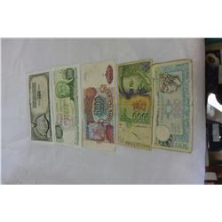 5 WORLD BANK NOTES