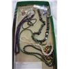 Image 2 : TRAY OF JEWELRY