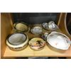 Image 1 : SHELF LOT OF COLLECTIBLE POTTERY AND COLLECTIBLES