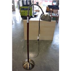 FLOOR LAMP W. FLEXIBLE HEAD