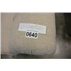 Image 3 : NEW ASHLEY CONTEMPORARY TUFTED SOFA IN BEIGE FABRIC, RETAIL $1699