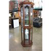 Image 1 : 6 FOOT DISPLAY CASE