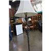 Image 2 : MODERN FLOOR LAMP WITH SHADE