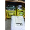 Image 1 : 2 TOTES OF BEDDING AND CURTAINS