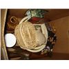 Image 1 : LOT OF WOOD OWLS AND BOX OF DECORATIVE ITEMS