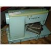 Image 1 : VINTAGE SINGER SEWING MACHINE MODEL 337