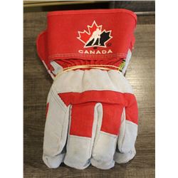 ON CHOICE: TEAM CANADA RED WORK GLOVES - LOT OF 2