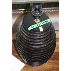 BLACK CERAMIC LAMP NO SHADE