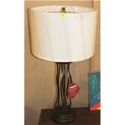 METAL DECORATIVE LAMP WITH SHADE