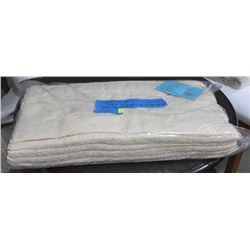 1 DOZEN OF BEIGE HOTEL BATH TOWELS 24'' X 50 ''