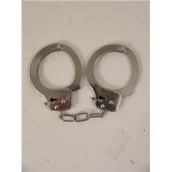 The Last Stand Ray Owens (Arnold Schwarzenegger) Handcuffs Movie Props