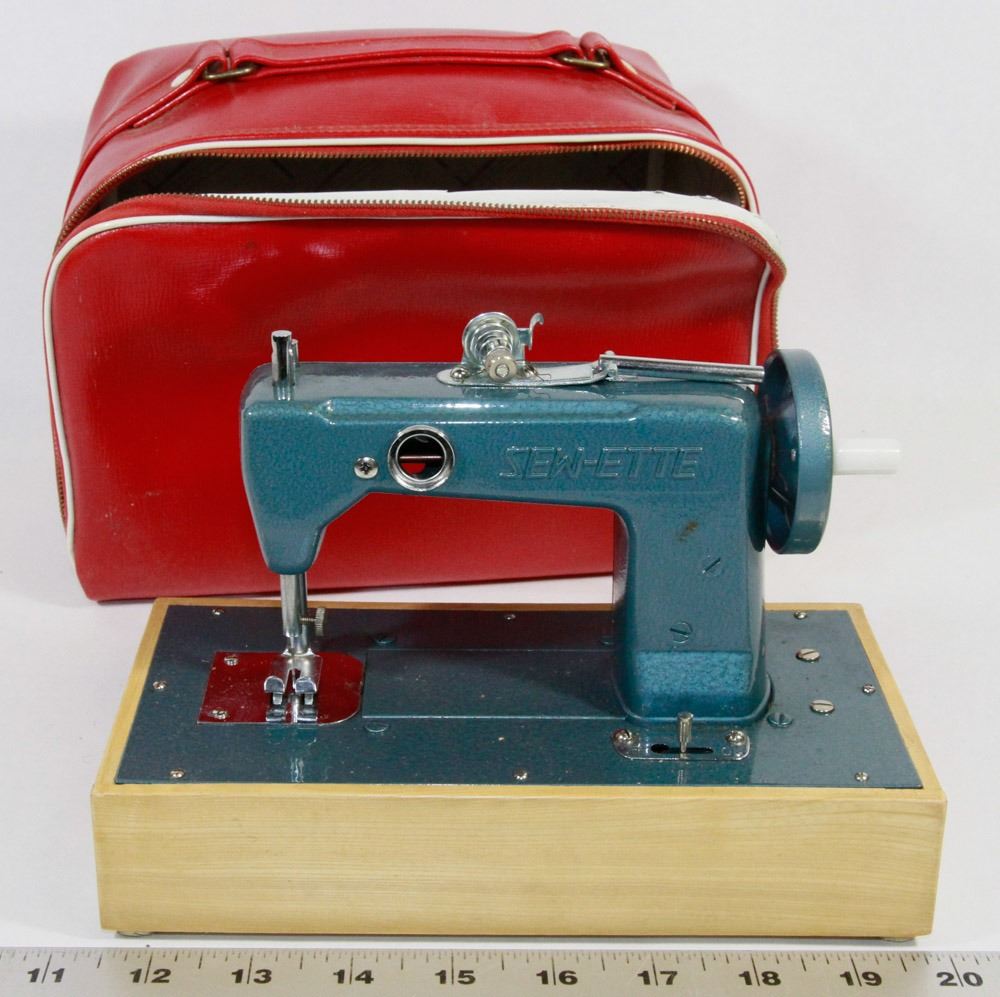 VINTAGE CASED SEWETTE CHILDS SEWING MACHINE