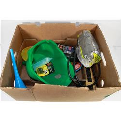 LOT OF OIL/MULTIPURPOSE FUNNELS