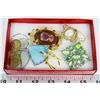 Image 1 : BOX OF VINTAGE BROOCHES