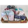 Image 1 : FLAT OF ASSORTED YARN