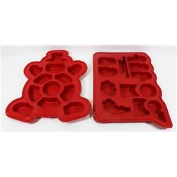 PAIR OF LARGE SILICONE BAKING PANS