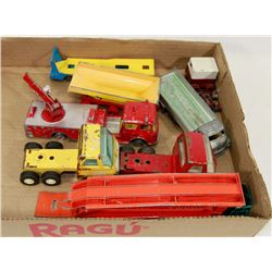 LOT OF VINTAGE DIE CAST METAL TOYS