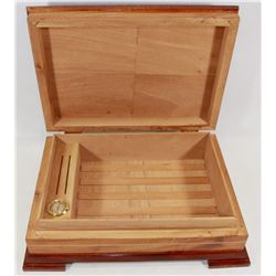 WOODEN HUMIDOR BOX.