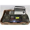 Image 1 : FLAT WITH VINTAGE MULTI BAND RADIOS