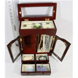 JEWELRY BOX WITH CONTENTS, HAND KNOTTED PEARL