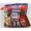 Image 1 : FLAT OF CHRISTMAS DECORATIONS AND COOKIE CUTTERS
