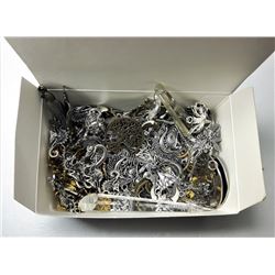 22)  LOT OF 386 GRAMS OF ASSORTED CHARMS