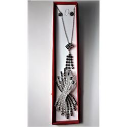 19)  VINTAGE BLACK & CLEAR CRYSTAL BROOCH