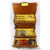 Image 1 : VINTAGE MUSICAL WOODEN JEWELRY BOX FULL OF BROOCHES