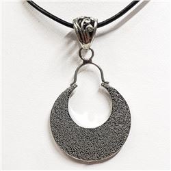 97) FASHION NECKLACE