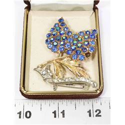 PAIR OF VINTAGE ESTATE BROOCHES, 1 IS MISSING A