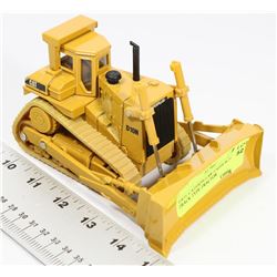 ERTL CATERPILLAR 1:50 SCALE TRACK TYPE TRACTOR