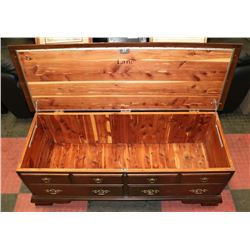 LANE CEDAR BENCH CHEST MADE IN CANADA