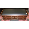 Image 2 : LANE CEDAR BENCH CHEST MADE IN CANADA