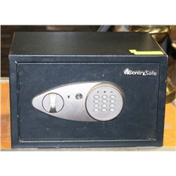 SENTRYSAFE DIGITAL HOME SAFE BOX, HAS COMBINATION
