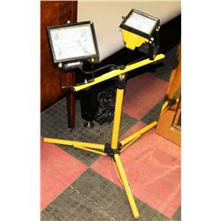 DUAL HALOGEN TRIPOD CONSTRUCTION LIGHT
