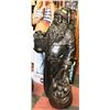 Image 1 : 5 FOOT TALL SANTA