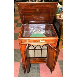 ANTIQUE GRAMAPHONE ON WHEELS