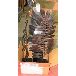 SHOWHOME METAL ART - SET OF 3 "LEAVES"   30" HI