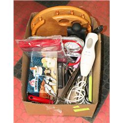 BOX W/NEW HOMETRENDS TABLECLOTH