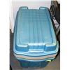 Image 1 : 3 RUBBERMAID STORAGE BINS WITH LIDS