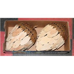 PAIR OF DECORATIVE ACORN DECOR.