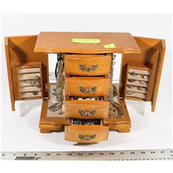 SMALL JEWELLERY BOX WITH CONTENTS