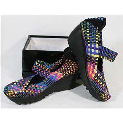 SIZE 9 WOMENS MULTI COLORED SNUGGIES SHOES