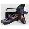 Image 1 : SIZE 9 WOMENS MULTI COLORED SNUGGIES SHOES