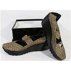 SIZE 9 GOLD SNUGGIES SHOES