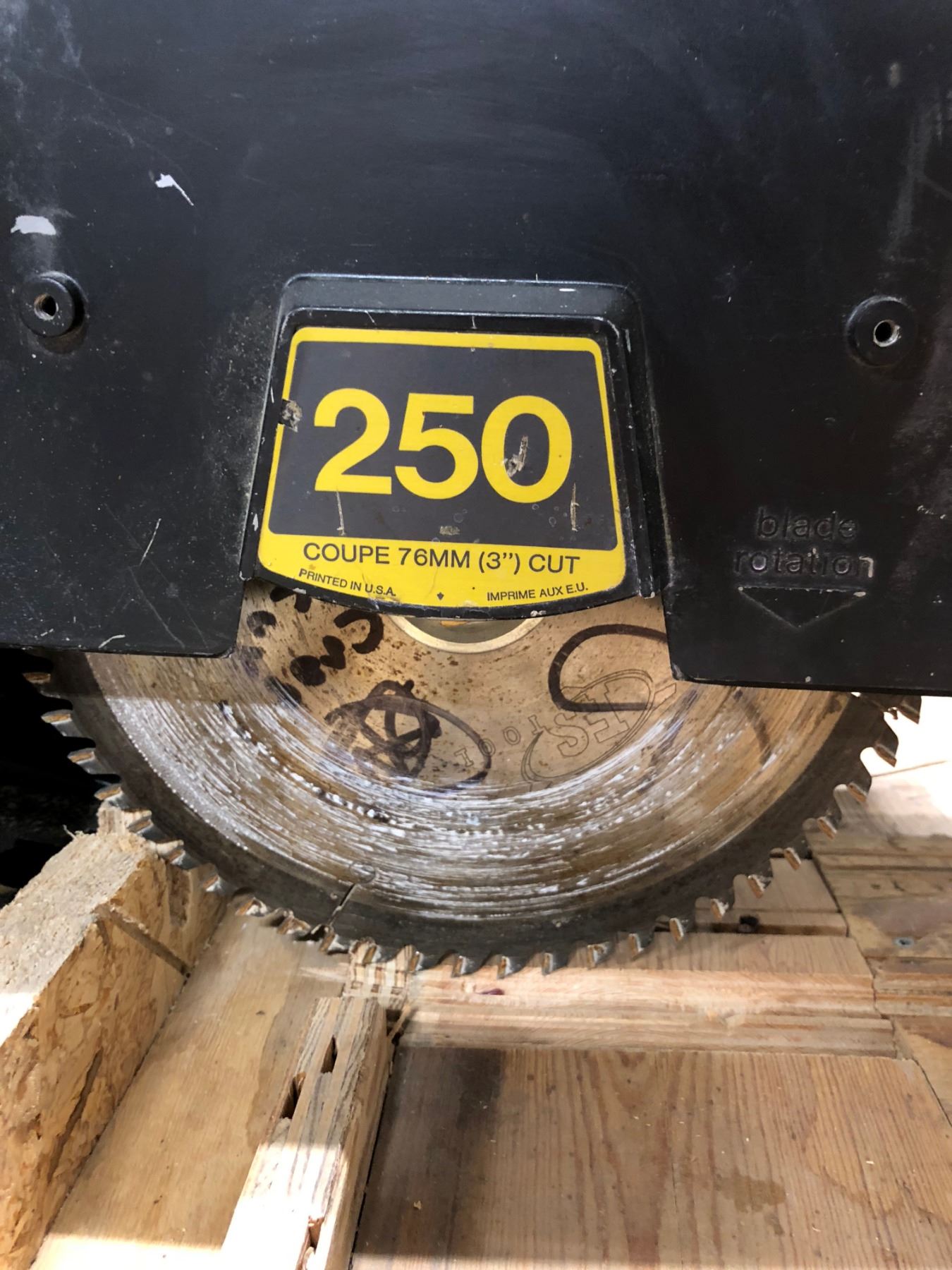 DeWalt 7730 Radial Arm Saw. Coupe 76MM (3”) CUT.