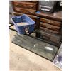 Image 1 : 4ftx1ft Fish Tank with lights, water filter and rocks.
