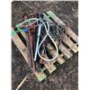 Image 1 : Steel jacks, hand pump