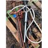 Image 2 : Steel jacks, hand pump